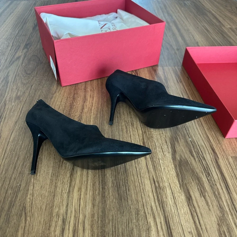 Valentino
Valentino Le Salon Pointed Toe Pumps - Picture 6 of 6